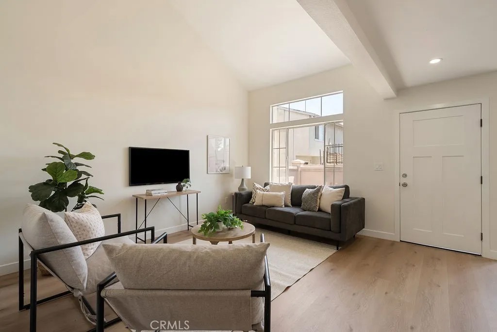 820 W Compton 24