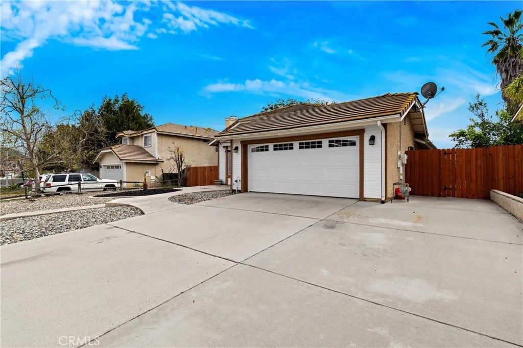 Photo of 39422 Via Montero, Murrieta, CA 92563 (MLS # SW26054963)