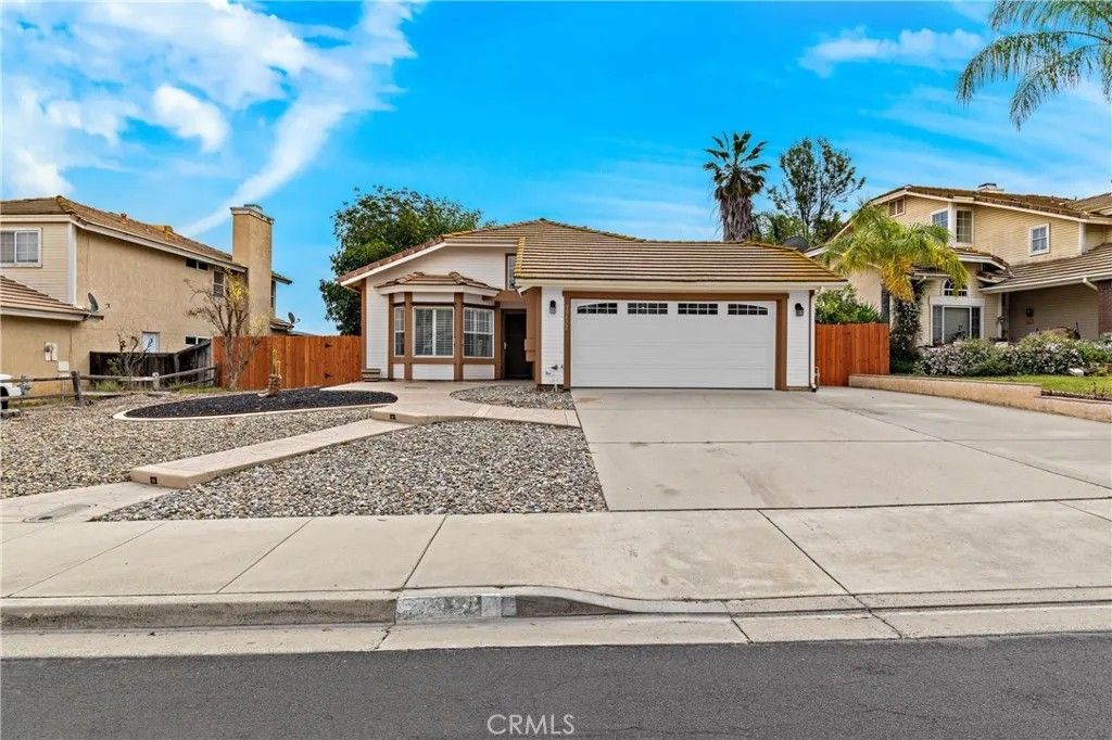Photo of 39422 Via Montero, Murrieta, CA 92563 (MLS # SW26054963)