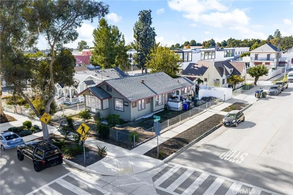 Photo of 389 N 3rd Ave, Upland, CA 91786 (MLS # CV25272673)