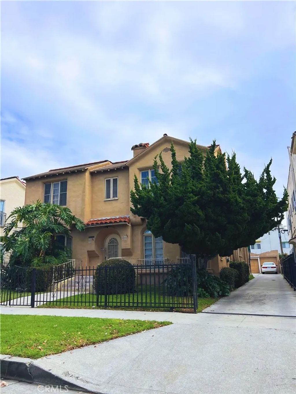 Photo of 2830 Hillcrest Drive, Los Angeles, CA 90016 (MLS # SR25268260)