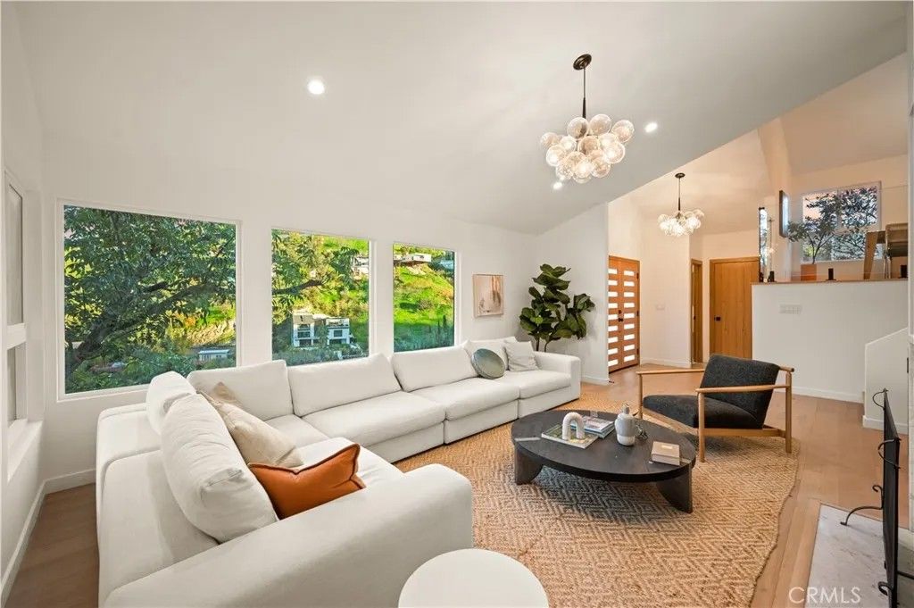 Photo of 3947 Sumac Drive, Sherman Oaks, CA 91403 (MLS # SR25275624)