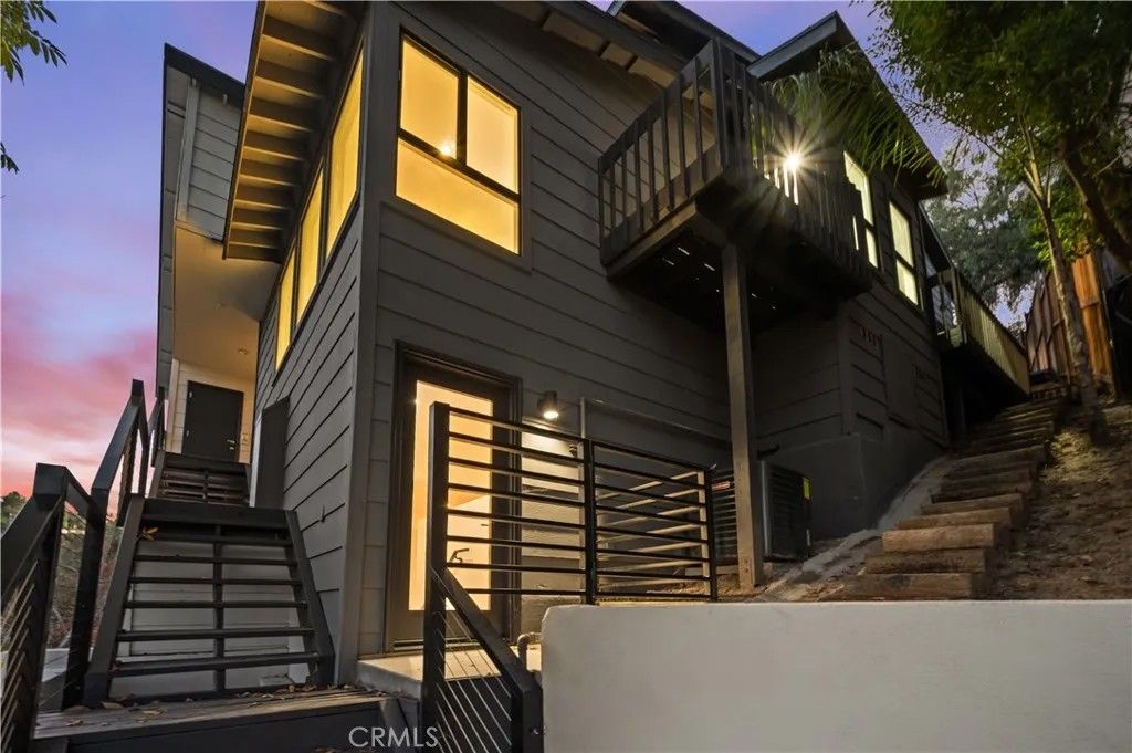 Photo of 3947 Sumac Drive, Sherman Oaks, CA 91403 (MLS # SR25275624)