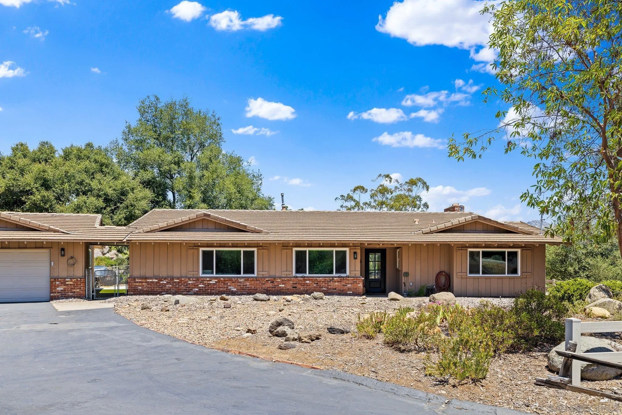 2686 Via Viejas