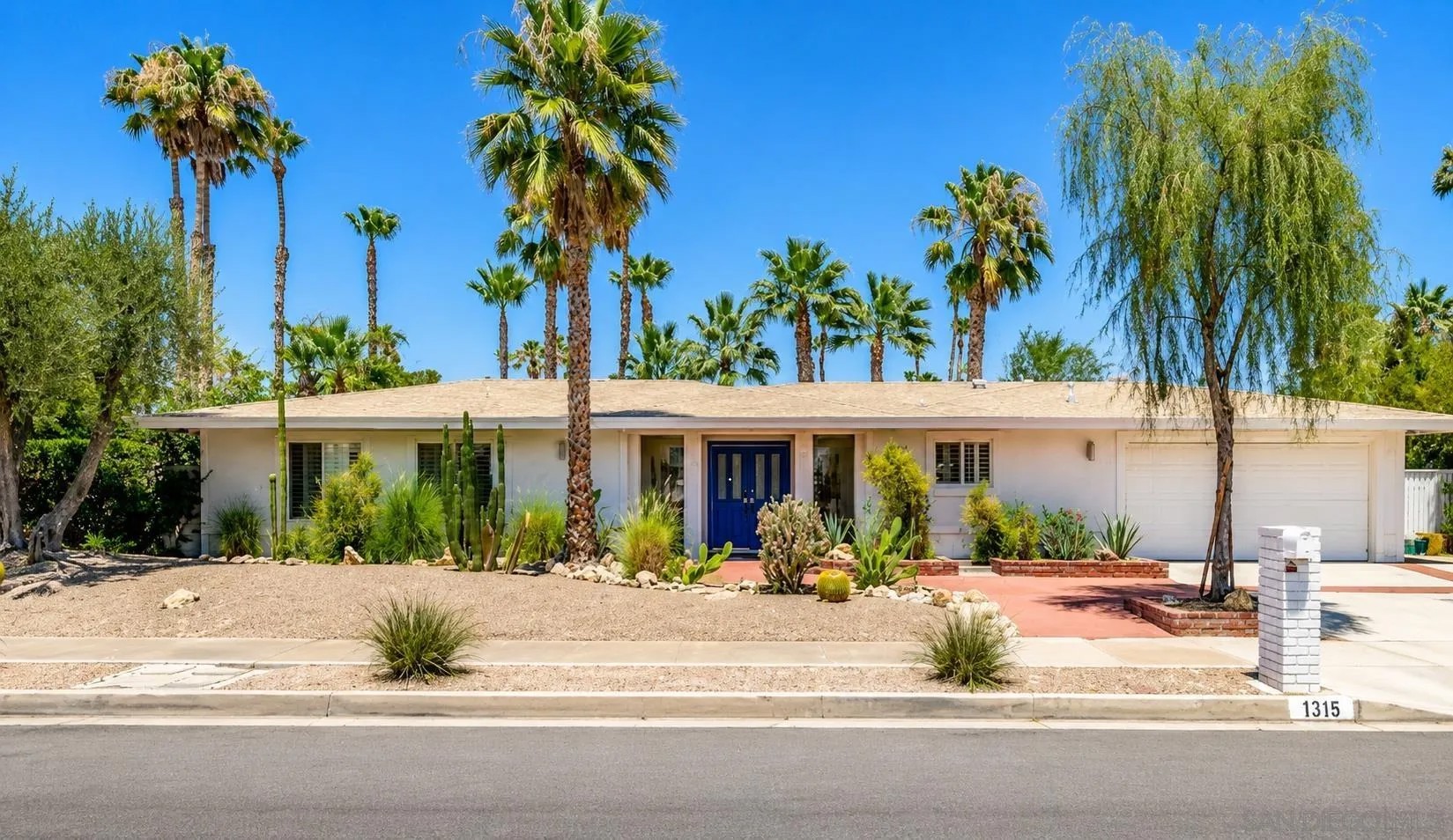 1318 E Via Escuela