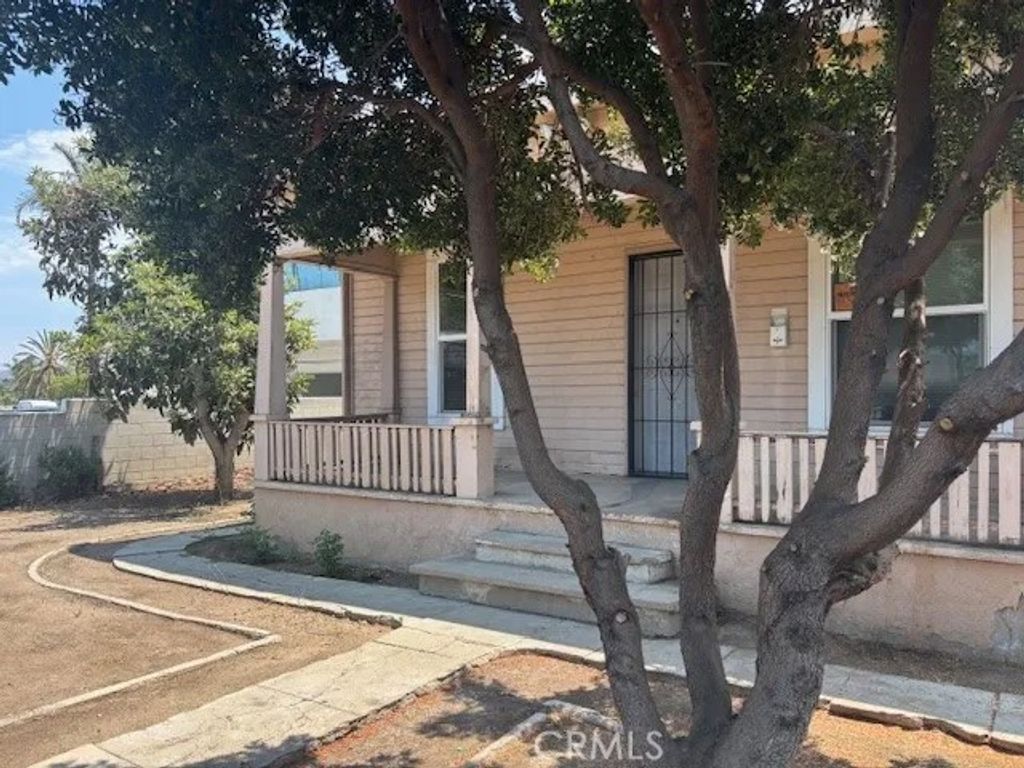 Photo of 115 N Victoria Avenue, Corona, CA 92879 (MLS # IG24163434)