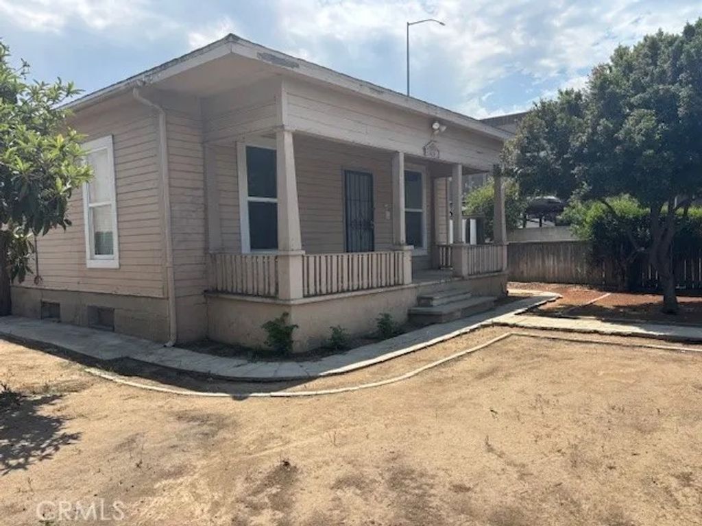 Photo of 115 N Victoria Avenue, Corona, CA 92879 (MLS # IG24163434)