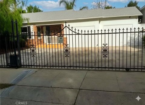 Photo of 20957 Community St, Canoga Park, CA 91304 (MLS # SR26016937)