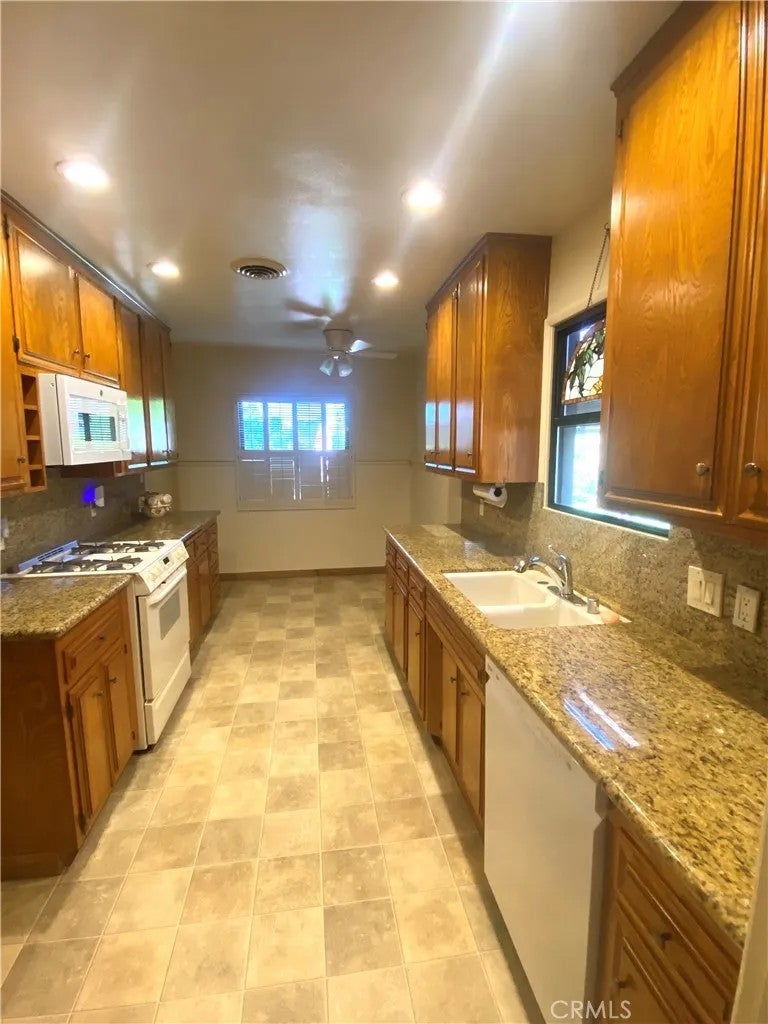 651 S Albertson