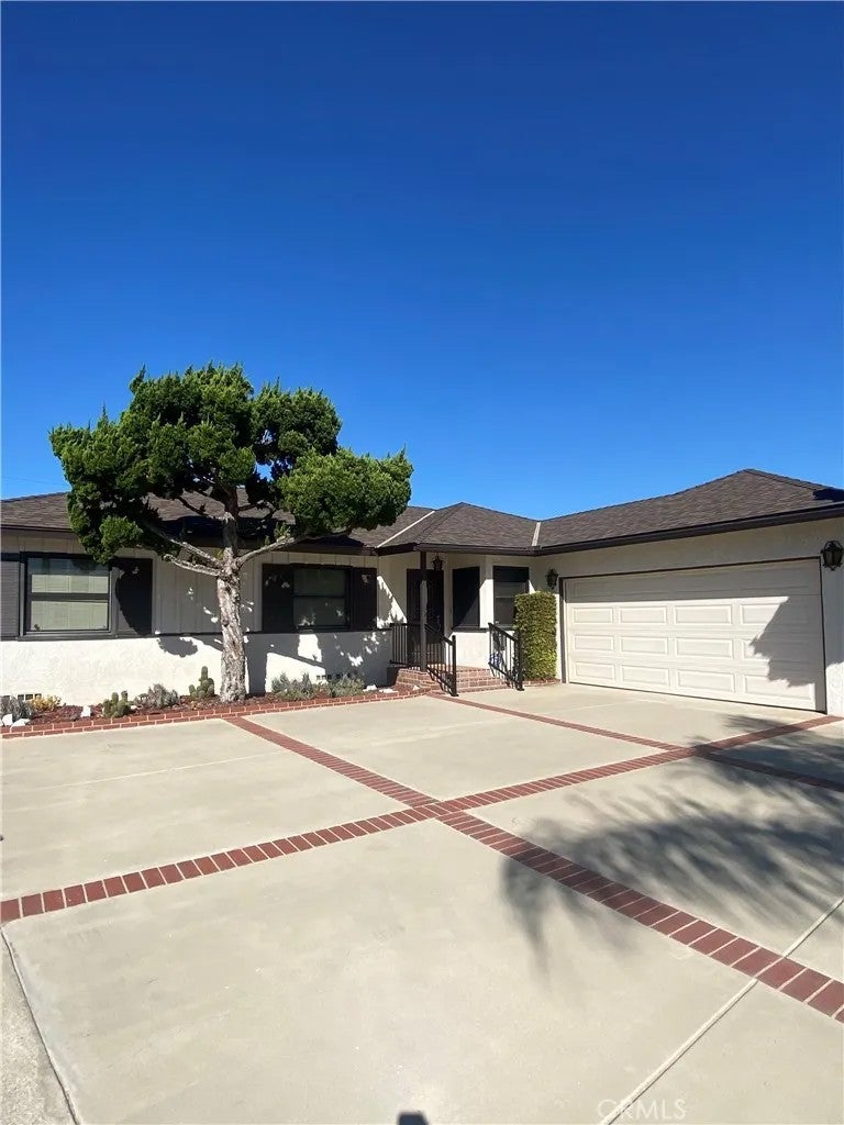 651 S Albertson