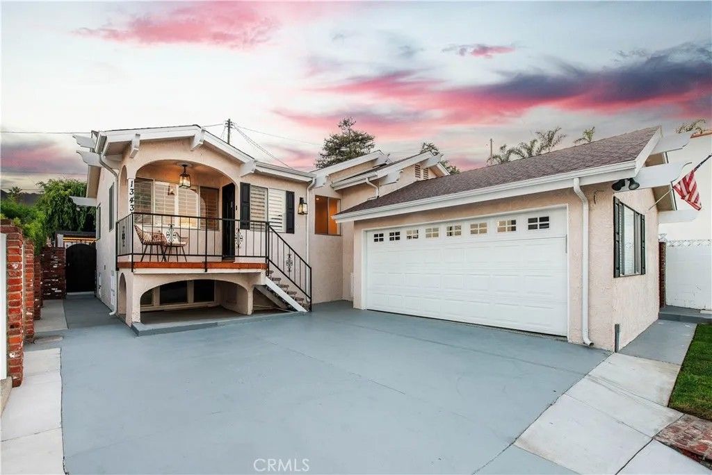 Photo of 1343 W 15th St, San Pedro, CA 90732 (MLS # SR25228990)