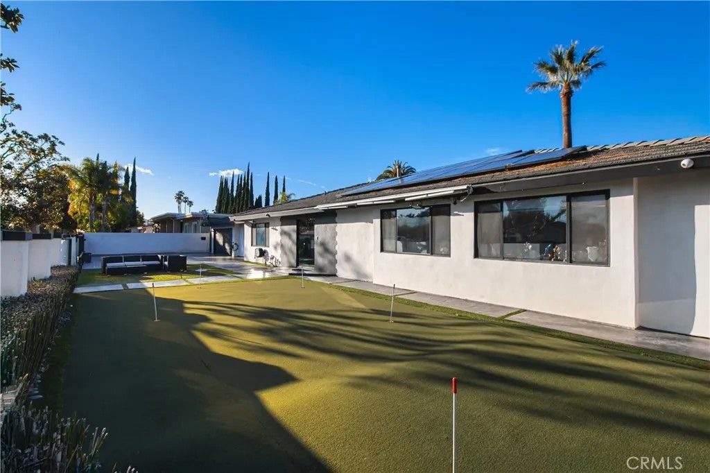 Photo of 19501 Vintage Street, Northridge, CA 91324 (MLS # SR26042197)