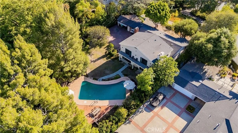 5950 Winnetka