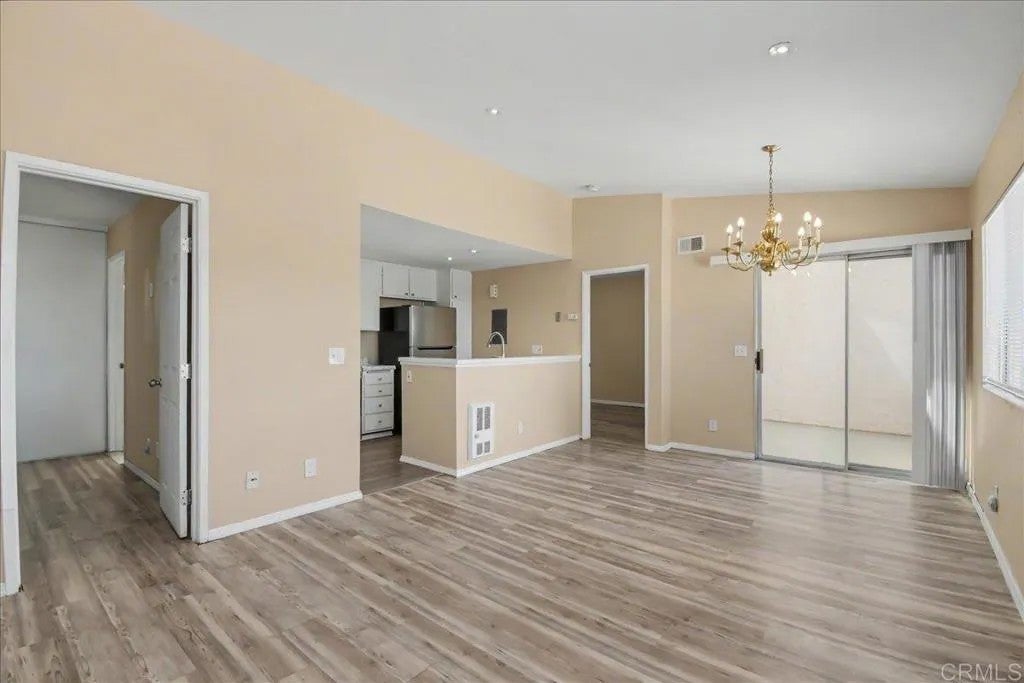 883 W San Ysidro Boulevard 10