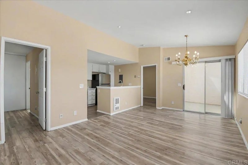 883 W San Ysidro Boulevard 10