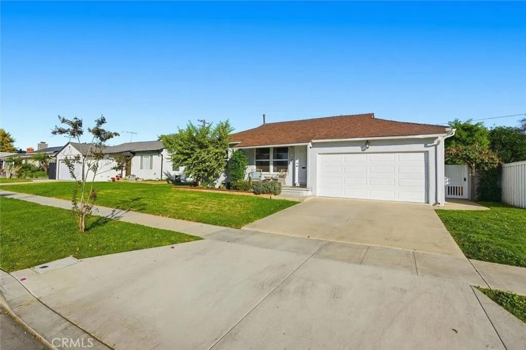 Photo of 2324 Roycroft Avenue, Long Beach, CA 90815 (MLS # PV26003766)