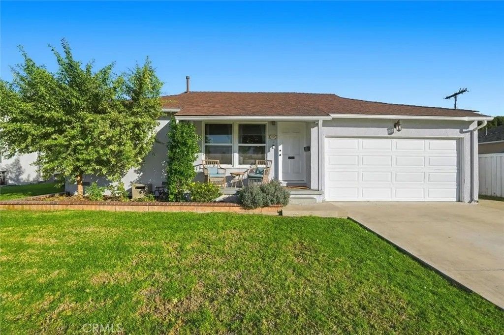 Photo of 2324 Roycroft Avenue, Long Beach, CA 90815 (MLS # PV26003766)