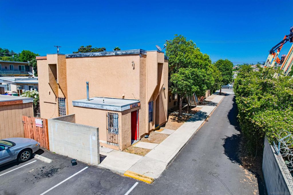 Photo of 3404 Helix St, Spring Valley, CA 91977 (MLS # 250033850)