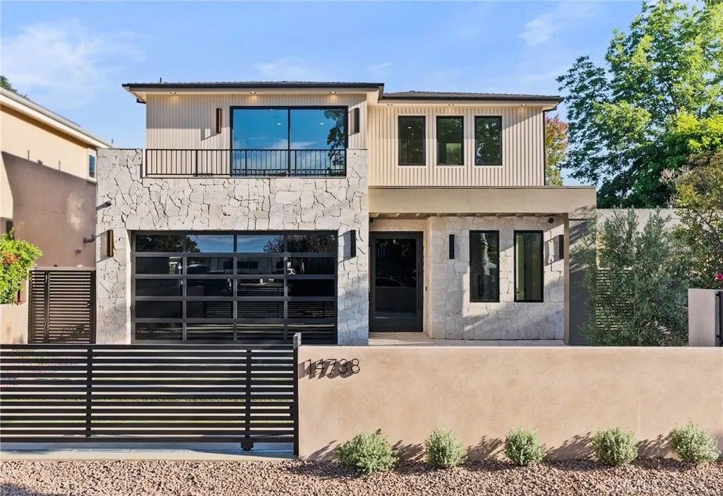 Photo of 14738 Otsego Street, Sherman Oaks, CA 91403 (MLS # SR25281023)