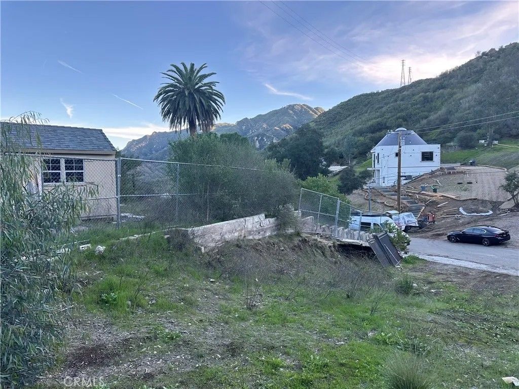 Photo of 28923 Crags Dr, Agoura Hills, CA 91301 (MLS # SR25265488)