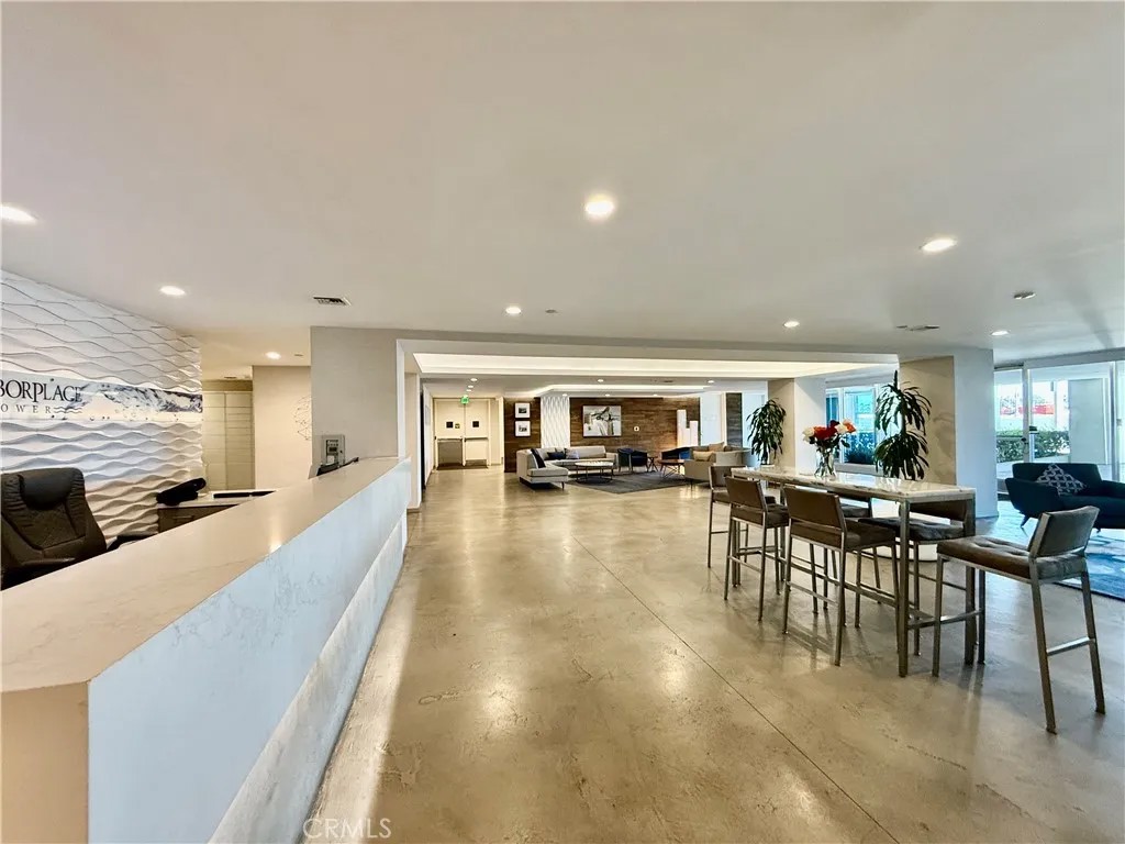 525 E Seaside Way 308