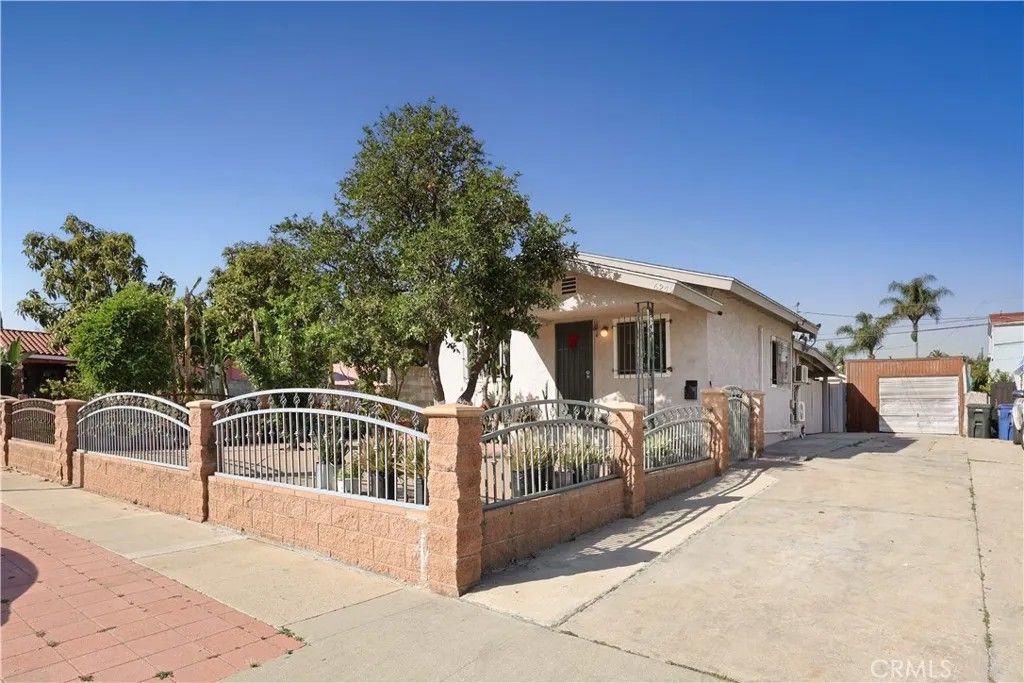 Photo of 6249 Hollenbeck St, Huntington Park, CA 90255 (MLS # DW26071464)