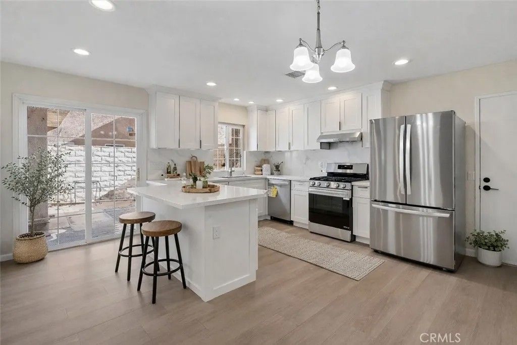 Photo of 7615 Glade Ave #114, Canoga Park, CA 91304 (MLS # SR26007086)