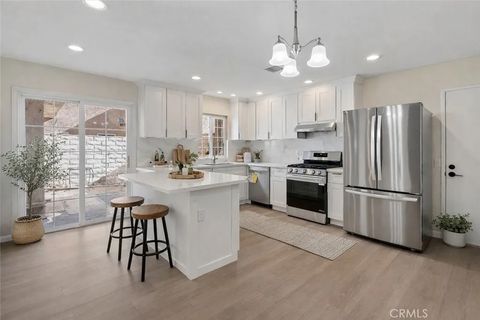 Photo of 7615 Glade Ave #114, Canoga Park, CA 91304 (MLS # SR26007086)