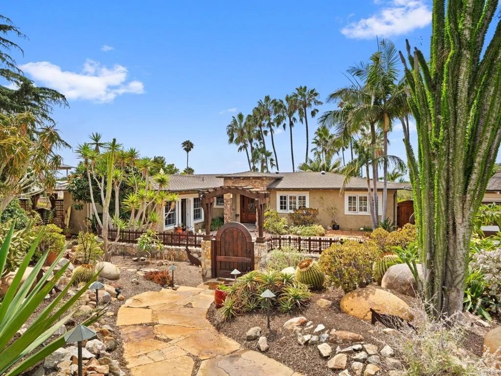 890 Passiflora Avenue