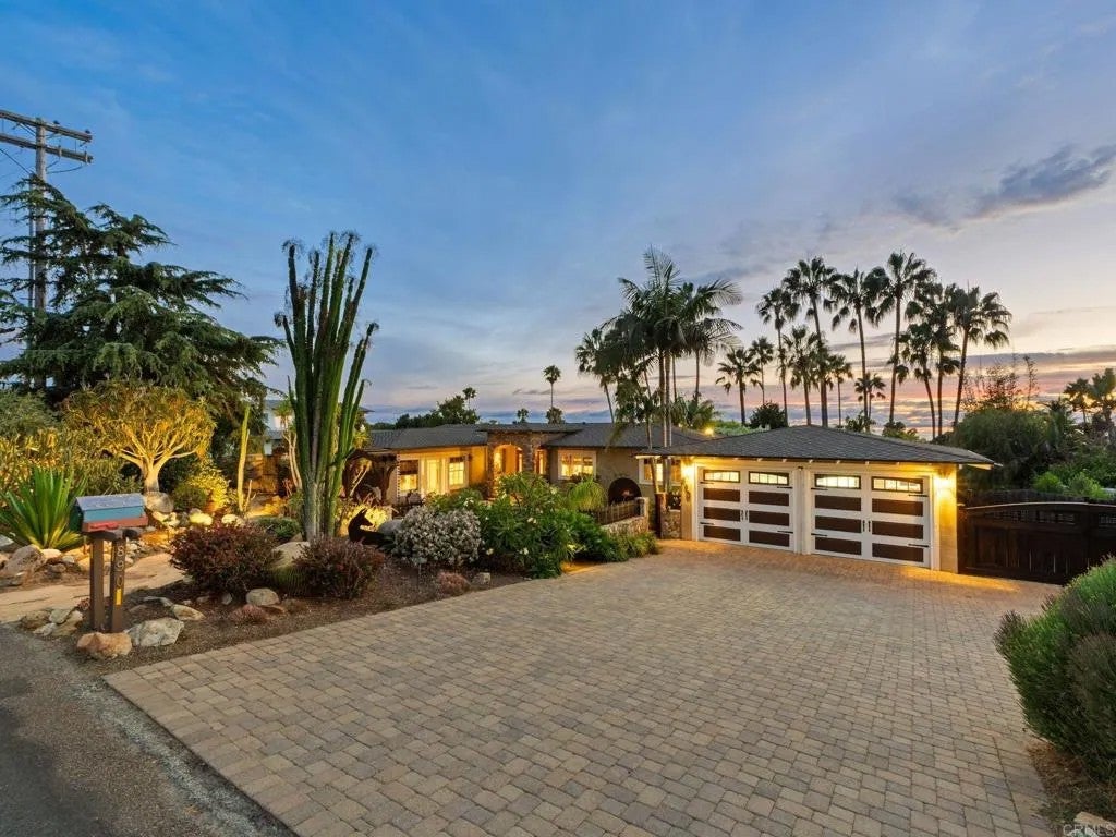 890 Passiflora Avenue