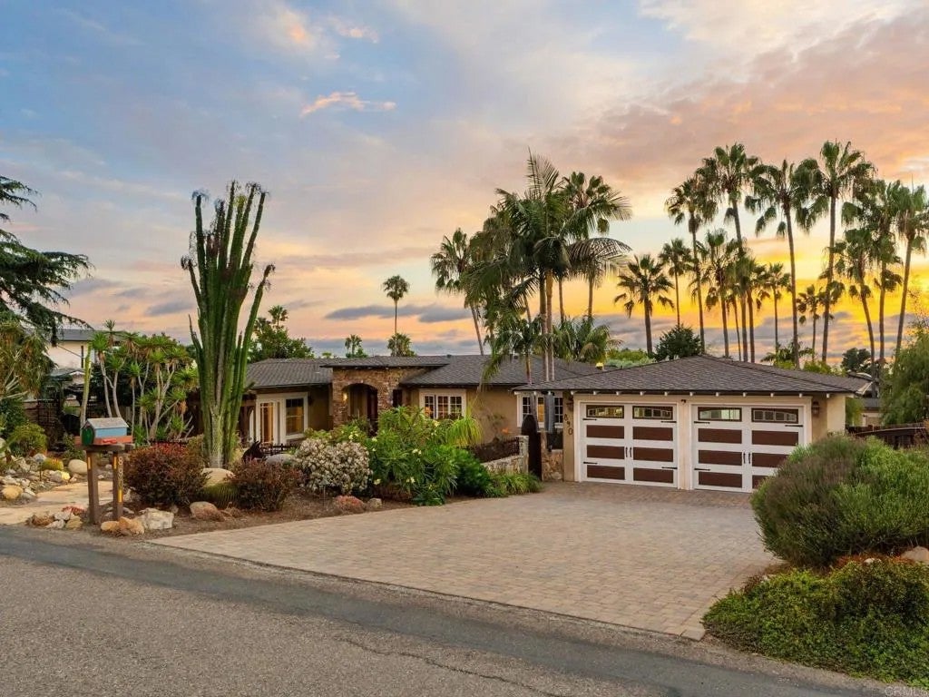 890 Passiflora Avenue