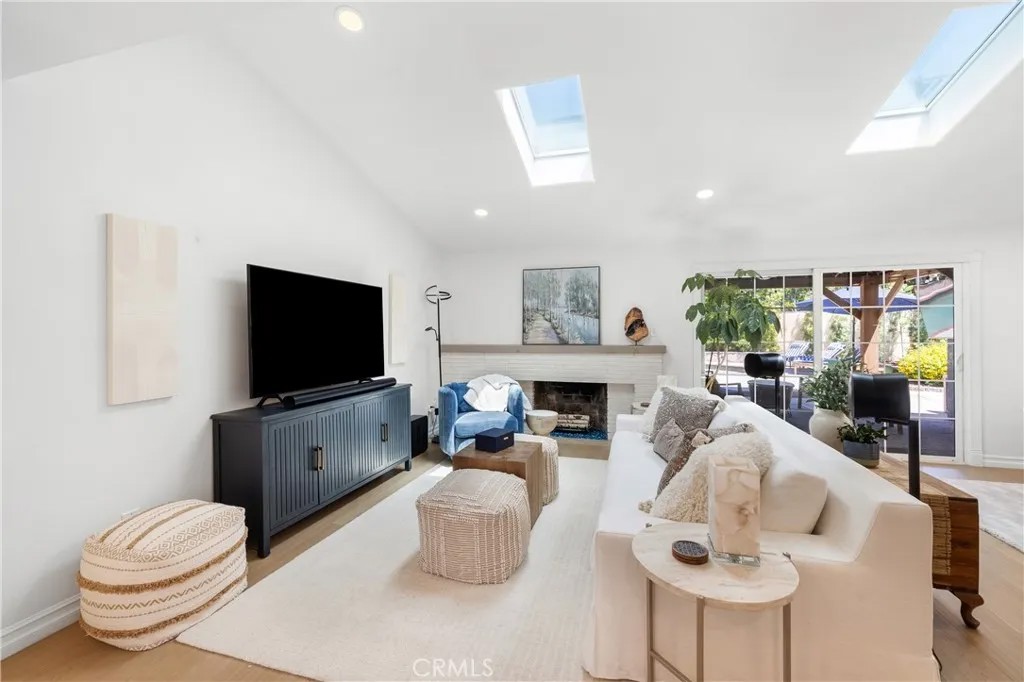 8420 Cozycroft