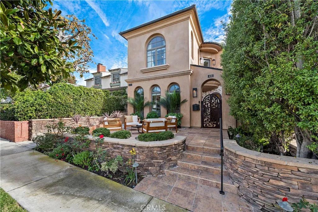Photo of 432 Acacia Avenue, Corona Del Mar, CA 92625 (MLS # NP26147940)