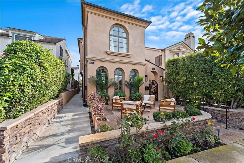 Photo of 432 Acacia Avenue, Corona Del Mar, CA 92625 (MLS # NP26147940)