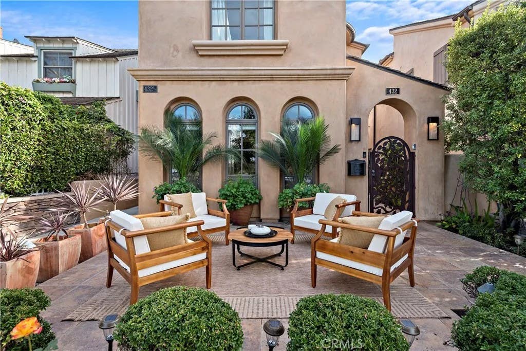Photo of 432 Acacia Avenue, Corona Del Mar, CA 92625 (MLS # NP26147940)