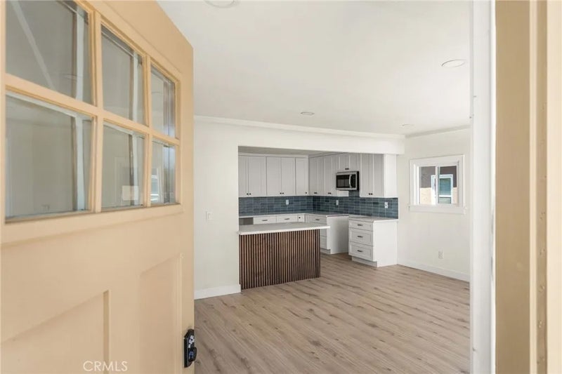 2047 W 78th Place