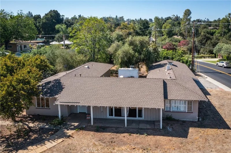 604 E Mariposa