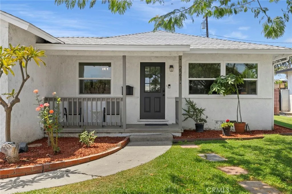 221 Chinchilla Street