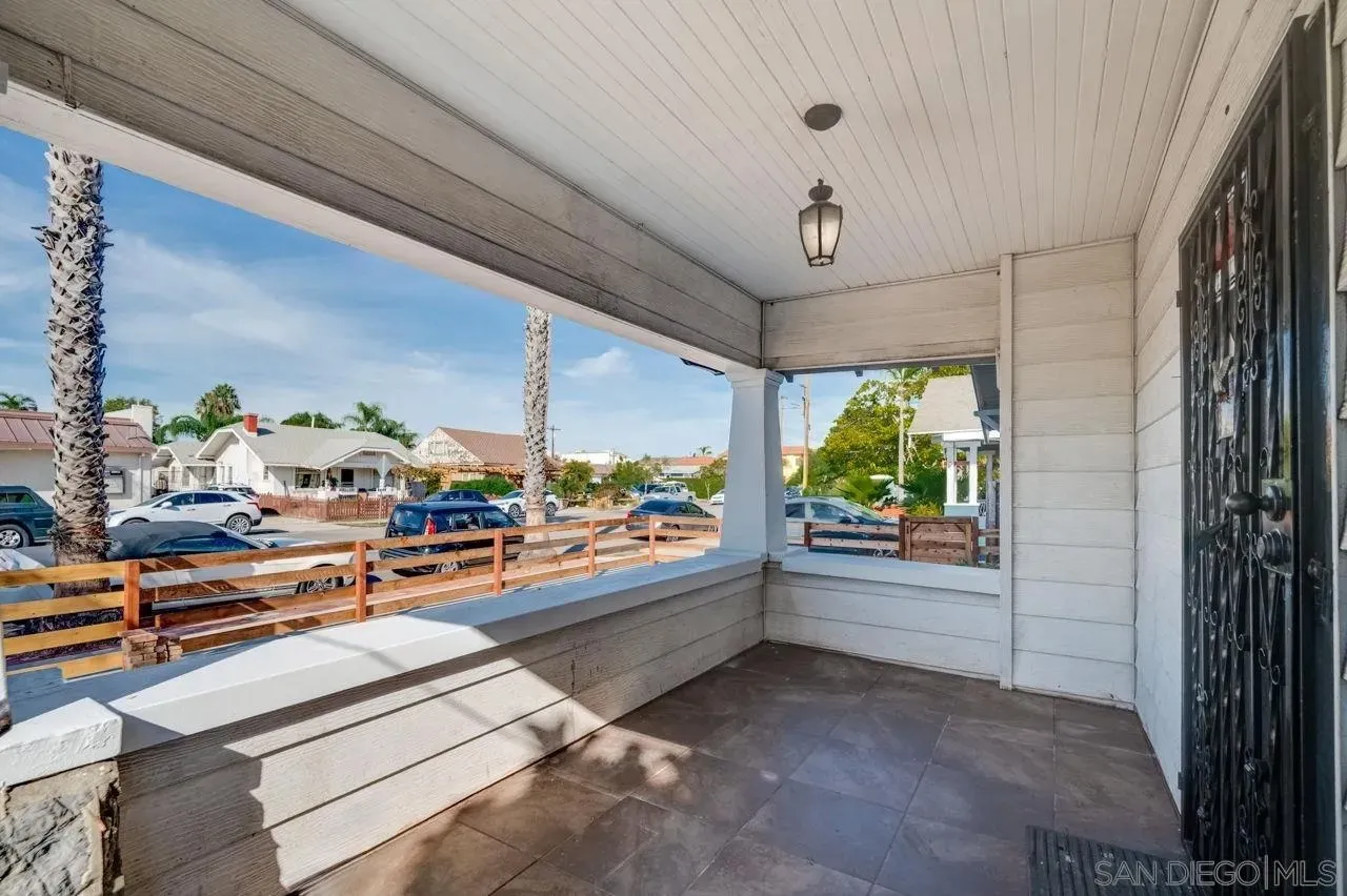 San Diego, California 92104, United States, 2 Bedrooms Bedrooms, ,2 BathroomsBathrooms,Residential,Active,242712