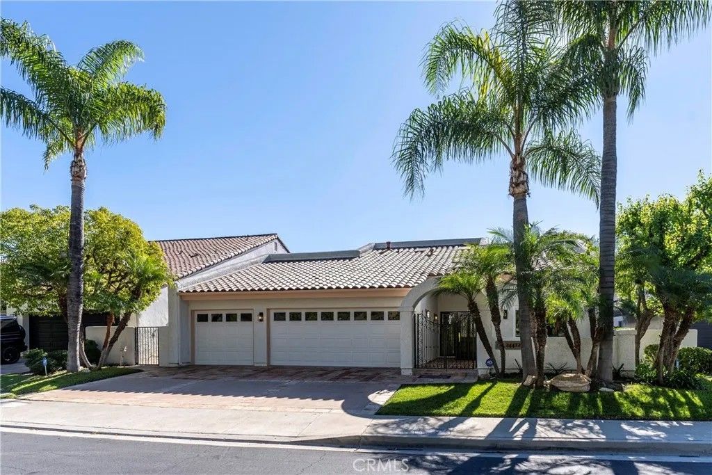 Photo of 24412 Voltara Court, Calabasas, CA 91302 (MLS # SR25267604)