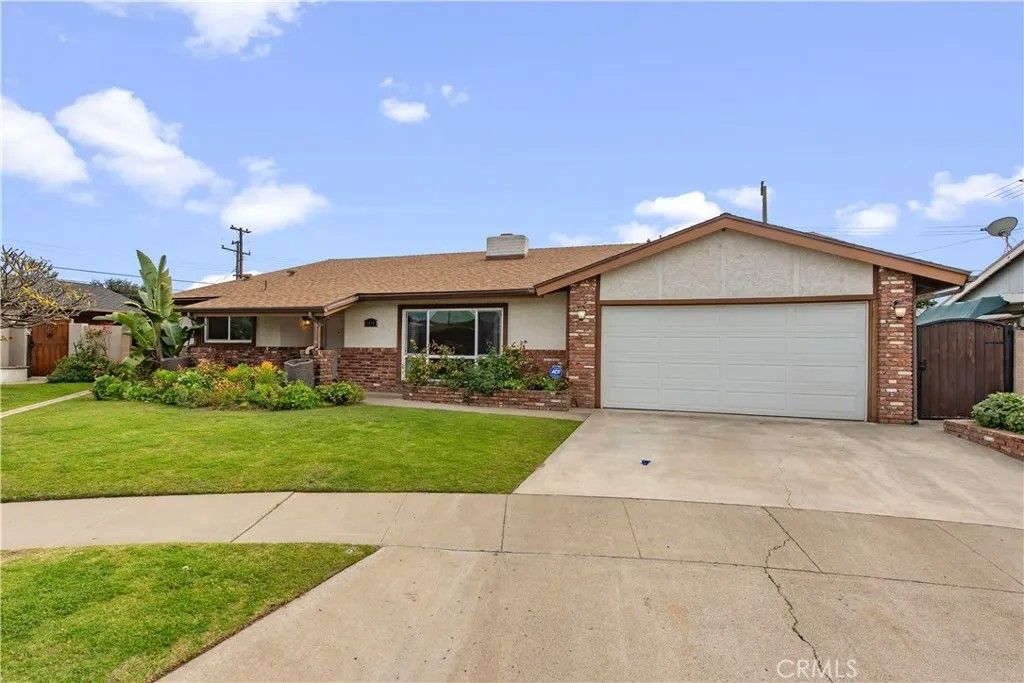 Photo of 2110 E North Redwood Dr, Anaheim, CA 92806 (MLS # TR26029882)