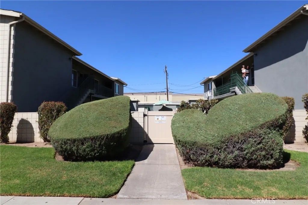 Photo of 2227 E Westport Dr #2, Anaheim, CA 92806 (MLS # PW26037095)