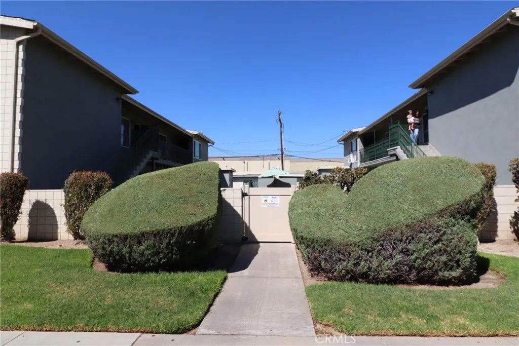 Photo of 2227 E Westport Dr #2, Anaheim, CA 92806 (MLS # PW26037095)