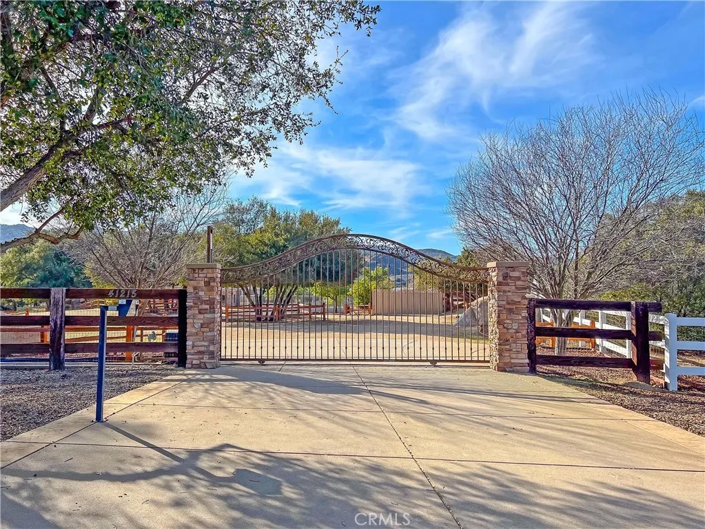 41215 Avenida De Los Posas