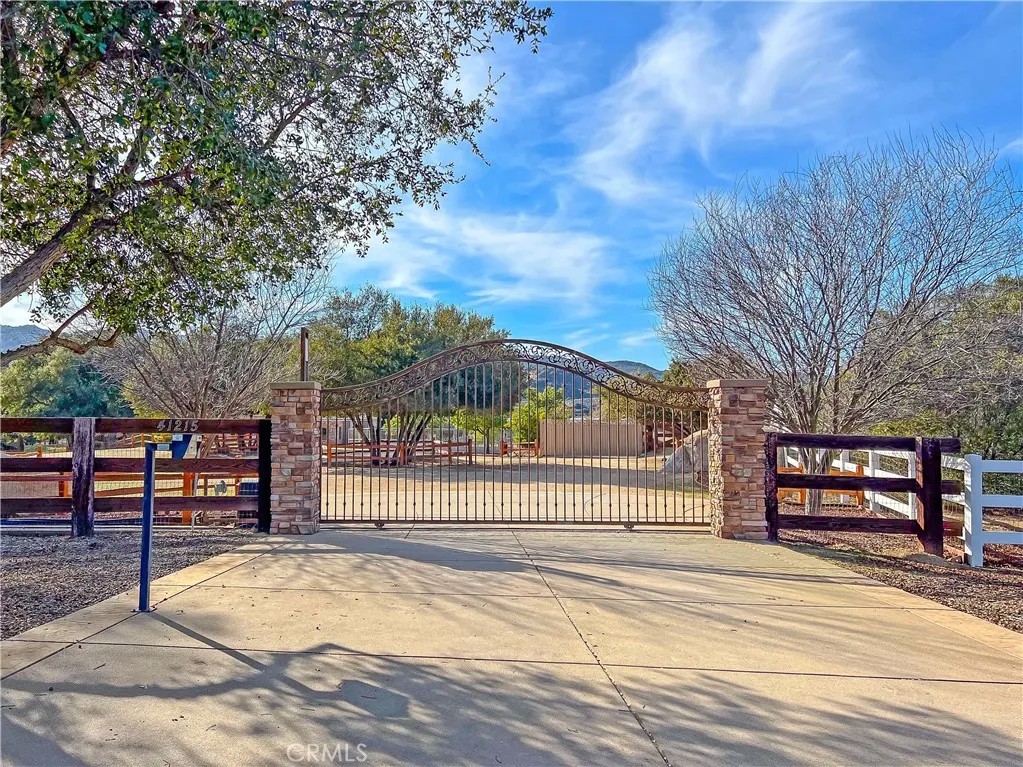 41215 Avenida De Los Posas