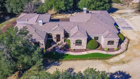 41215 Avenida De Los Posas Murrieta CA 92562