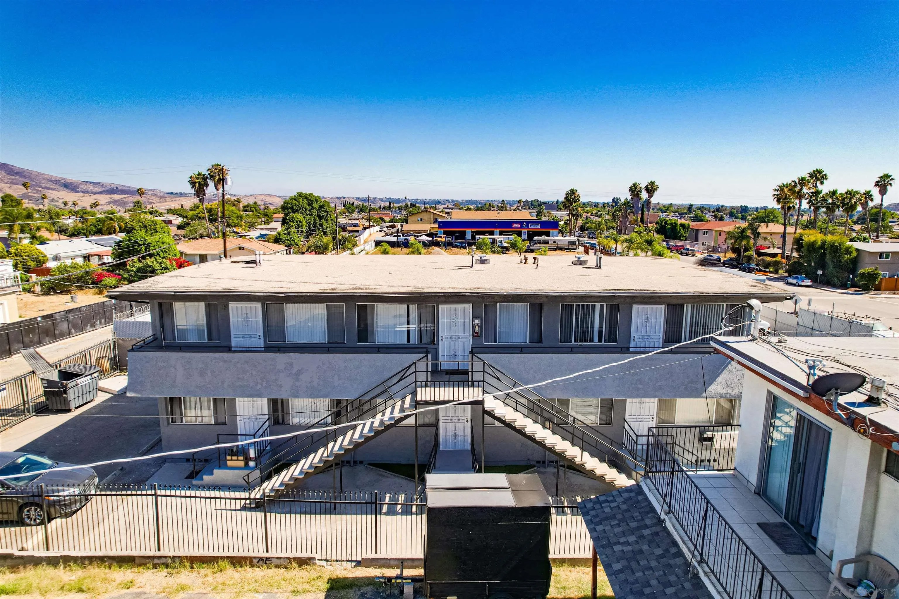 913 Grand Ave