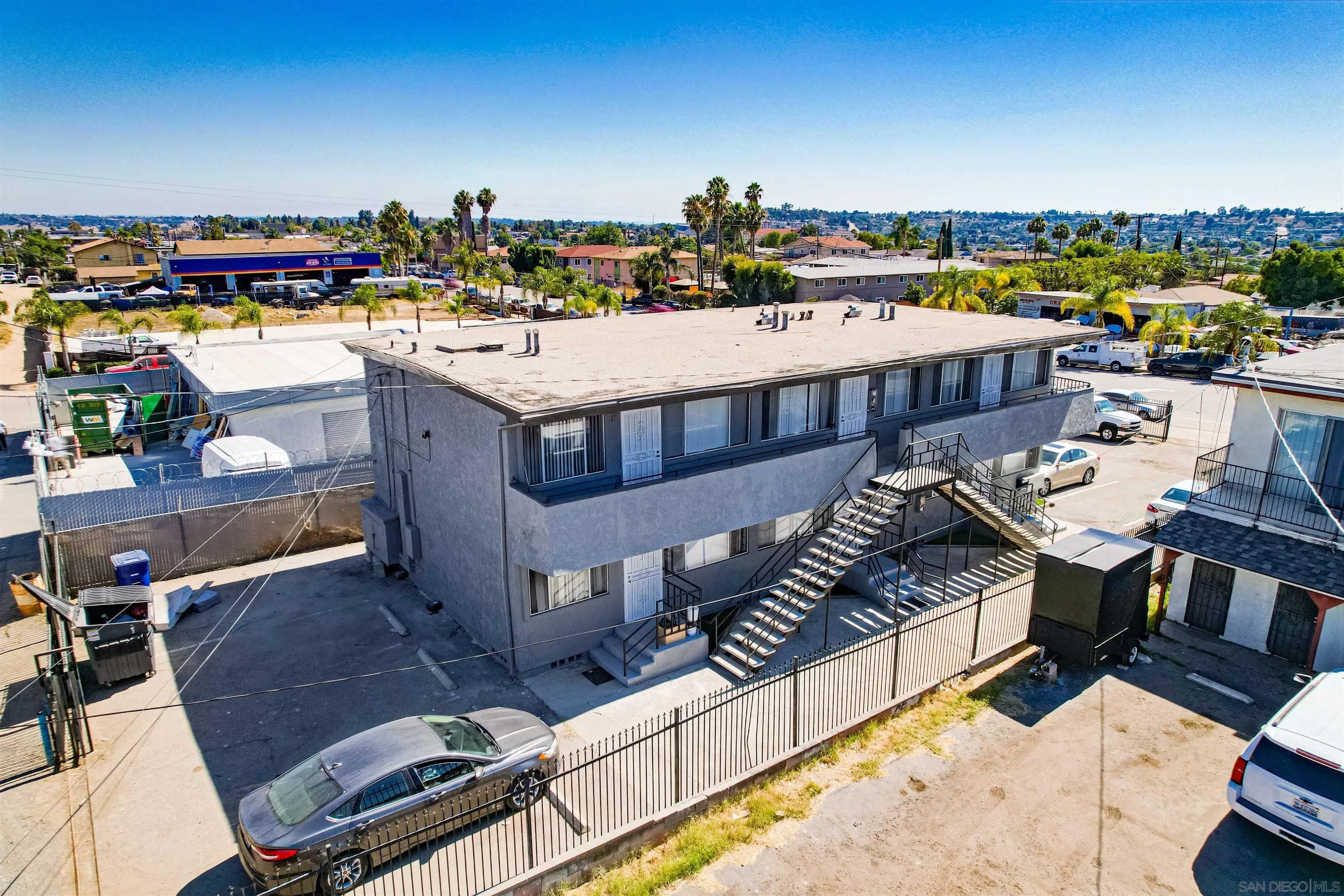 913 Grand Ave