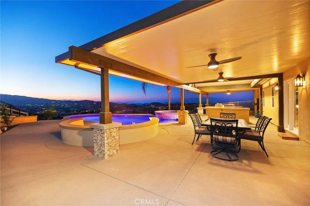 Photo of 40055 Valle Vista, Murrieta, CA 92562 (MLS # SW25132687)