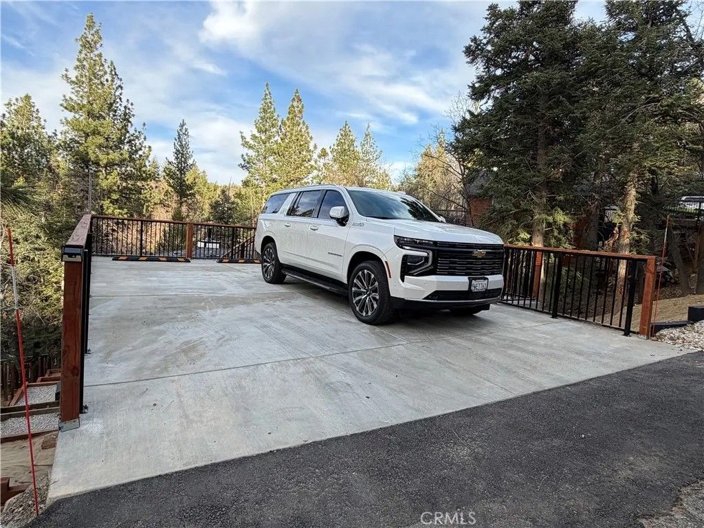 Photo of 43290 Shasta, Big Bear Lake, CA 92315 (MLS # SR26077896)